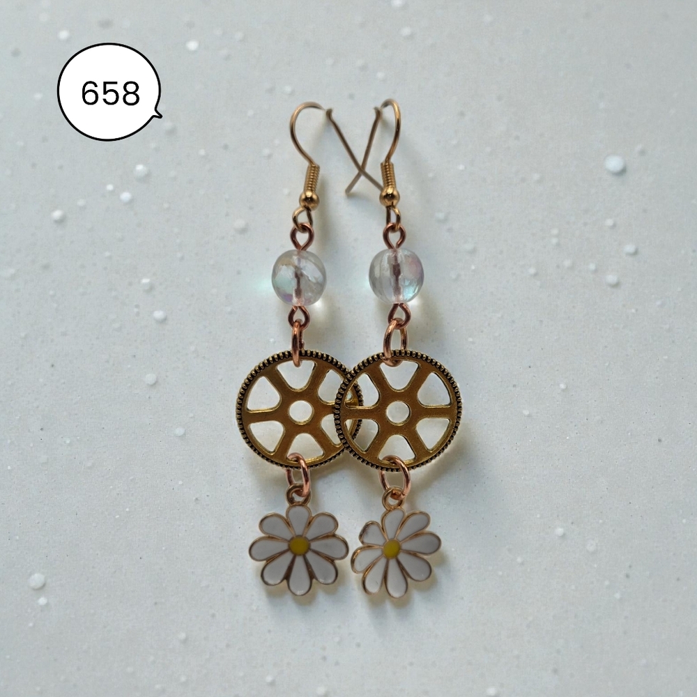 Daisy Gear Dangle Earrings – Vintage Floral Steampunk Charm Jewelry